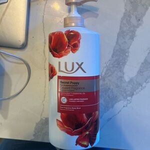 Lux Secret Poppy Body Wash - Red